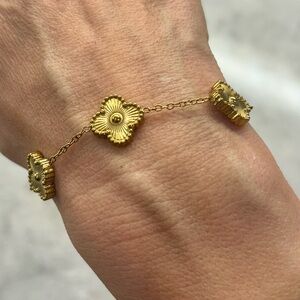 Gold colored Floral Clover Link Bracelet - Elegant Women's Jewelry